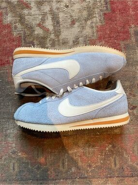 Nike Suede Retro Runner - Light Blue & White